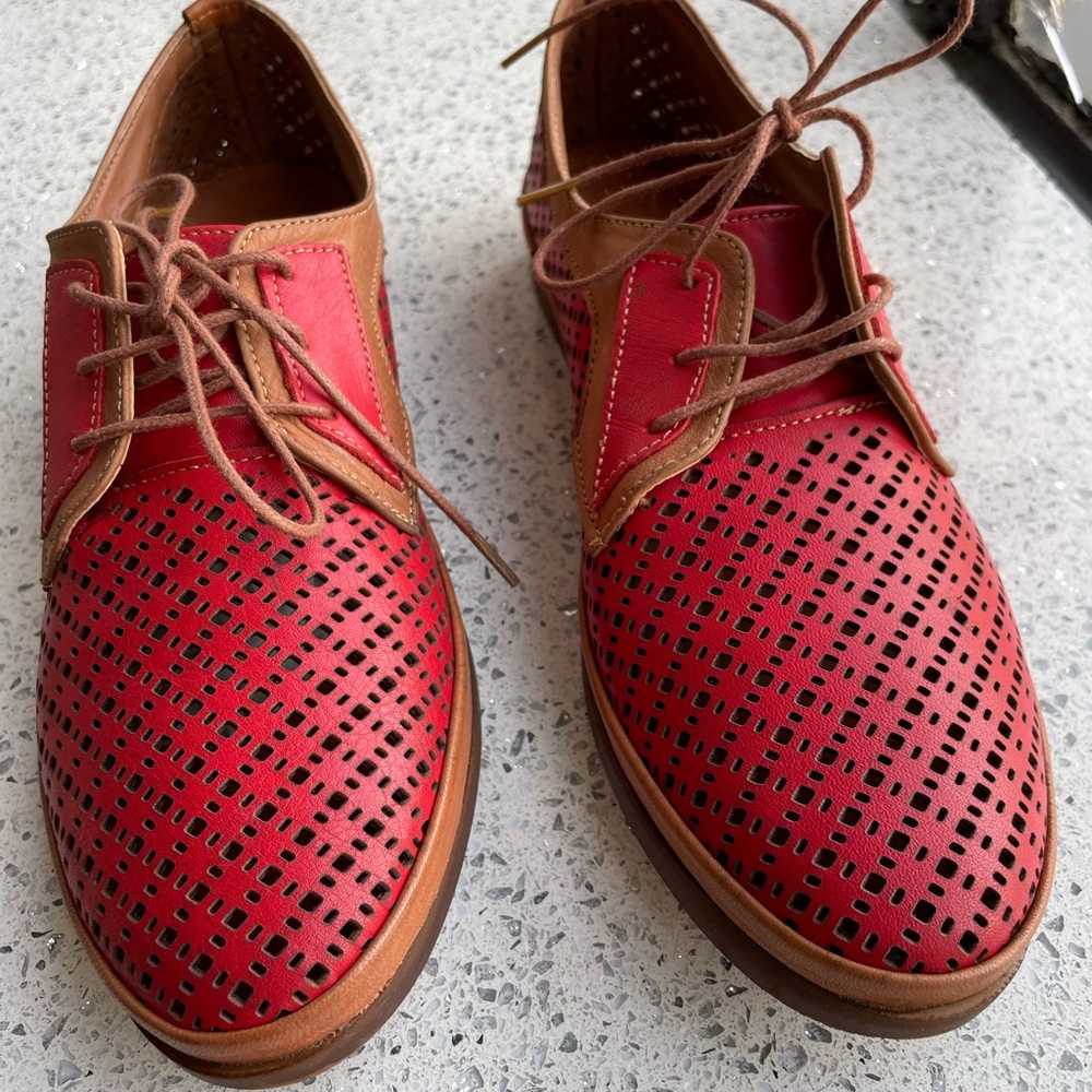Leather cut out loafers rubber sole